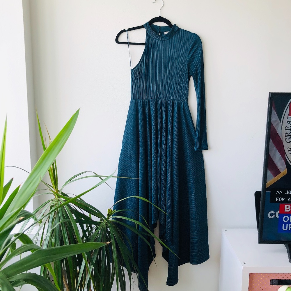 ASOS Maternity asymmetric one sleeve dress US 4